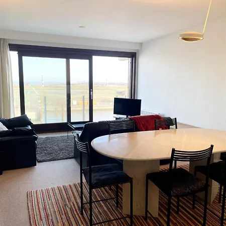 In Near The ニーウポールト