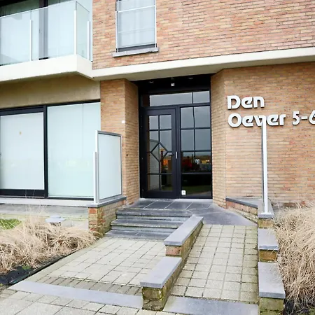 In Near The ניופורט