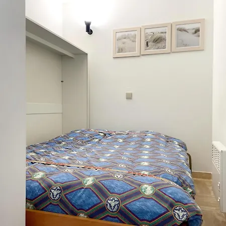 In Near The ニーウポールト