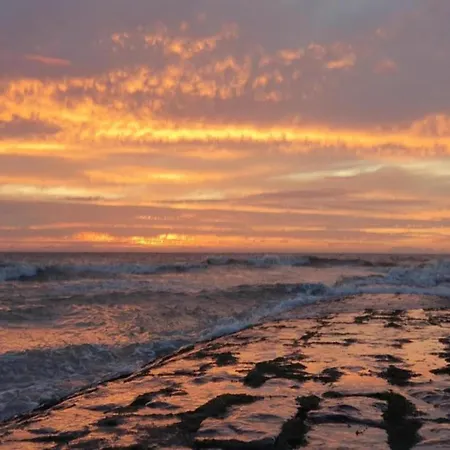 In Near The アパート *